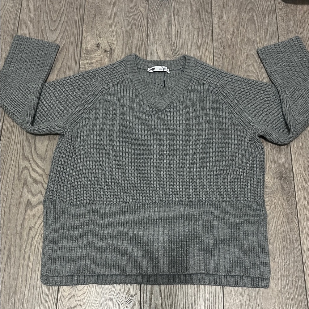 Zara Gray V-Neck Sweater - Picture 4 of 8